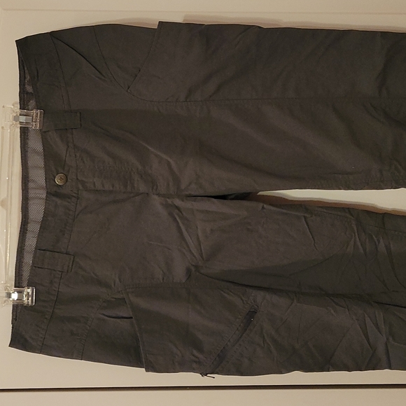 Like New Columbia Insect Blocker Green-Tint Gray Cargo Insect Blocker Pants - Picture 3 of 11